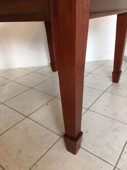 Tavolo in ciliegio gambe a spillo