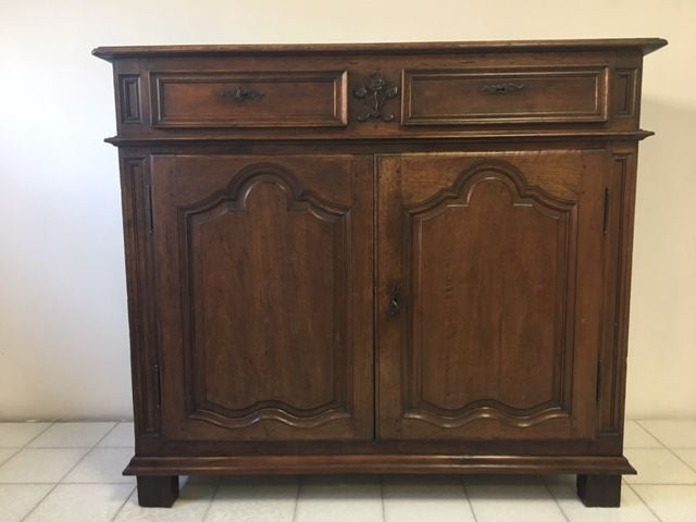 Credenza in noce  XVIII secolo