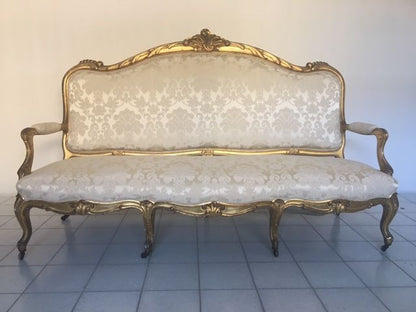 Divano lombardo tre posti legno intagliato e dorato in foglia oro zecchino