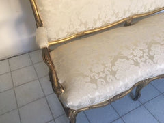 Divano lombardo tre posti legno intagliato e dorato in foglia oro zecchino