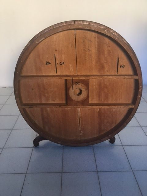 Tavolo intarsiato. Rolo. D 97 cm