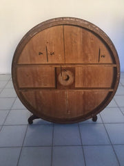 Tavolo intarsiato. Rolo. D 97 cm