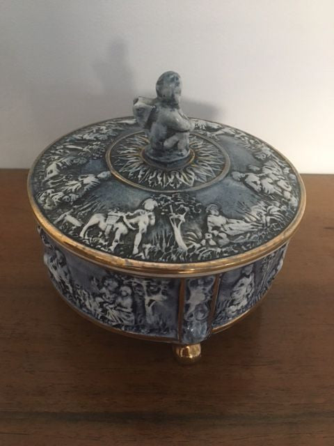 Capodimonte ceramic casket