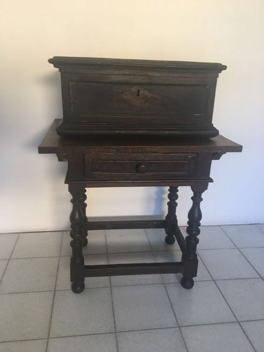 Modellino di cassapanca in noce .. Emilia fine 500