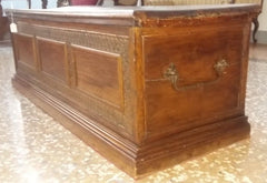 Cassapanca noce . Emilia XVII secolo