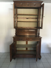 Credenza vetrina in noce . Restaurata