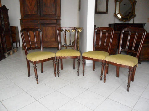 Gruppo di quattro sedie in noce lombarde Carlo X