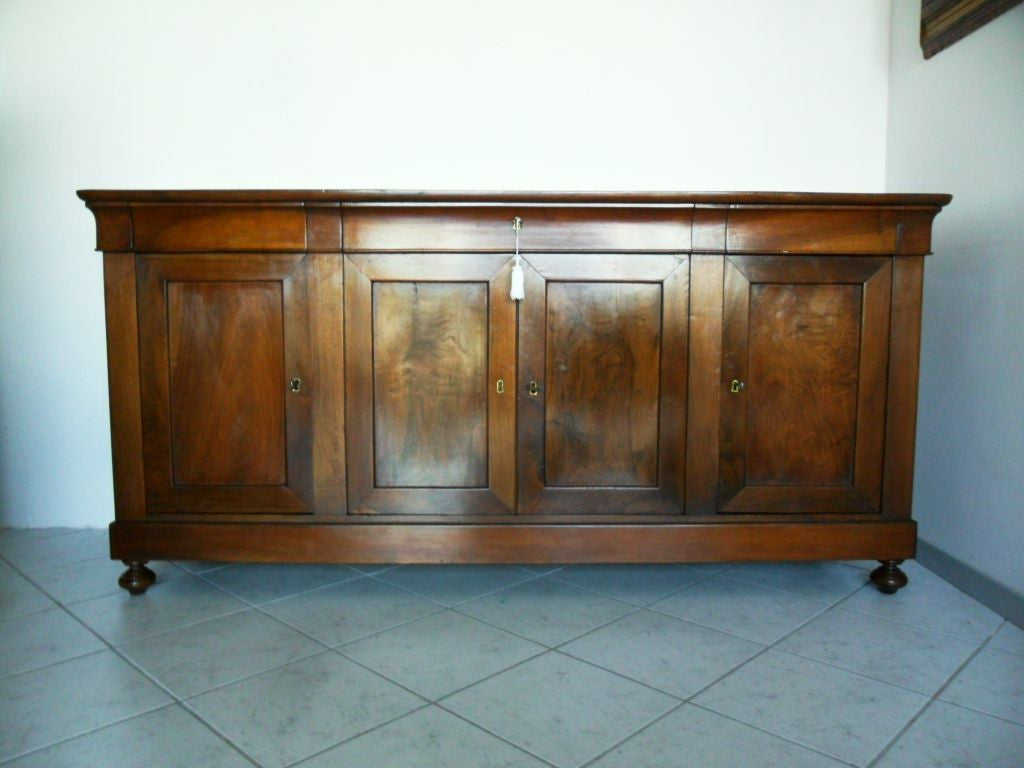 Credenza Carlo X in noce quattro porte