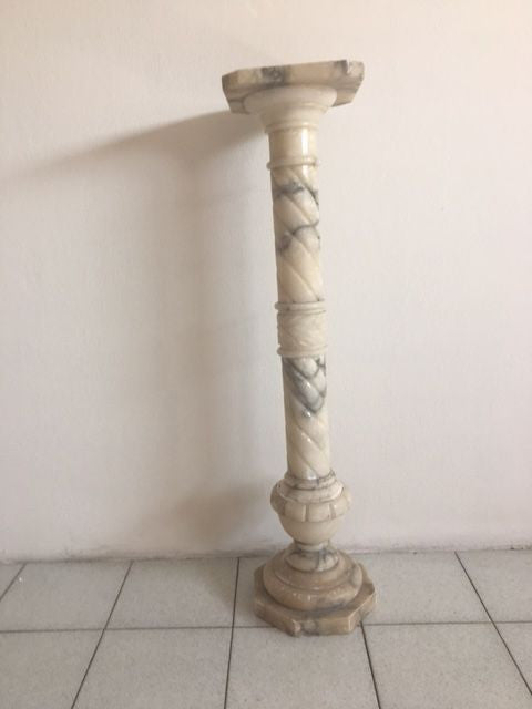 Colonna in marmo di carrara