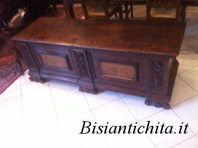 Cassapanca in noce Pilastrata e intarsiata del '600