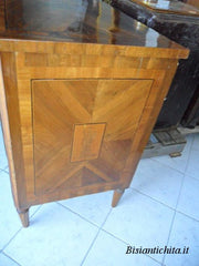 Cassettone lombardo Luigi xvi lastronato con figure