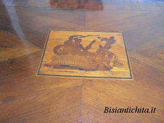 Cassettone lombardo Luigi xvi lastronato con figure