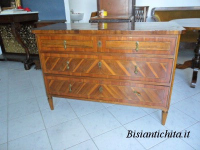 Cassettone lombardo Luigi xvi lastronato con figure