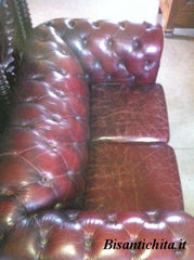 Divano in cuoio due posti modello Chesterfield 1950