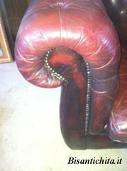 Divano in cuoio due posti modello Chesterfield 1950