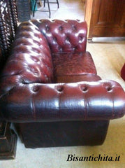 Divano in cuoio due posti modello Chesterfield 1950