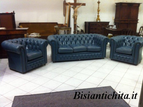 Divano e poltrone Chesterfield cuoio blu cobalto anni '60