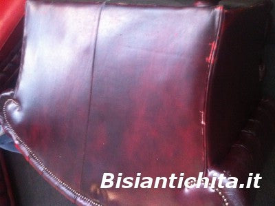 Divano tre posti chesterfield in cuoio rosso vinaccia con due poltrone