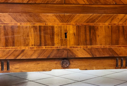 Louis XVI chest of drawers. Parma Piacenza. 18th century