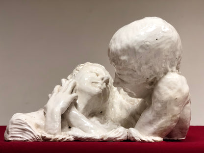 Scultura in maiolica dipinta . Coppia di innamorati XIX secolo