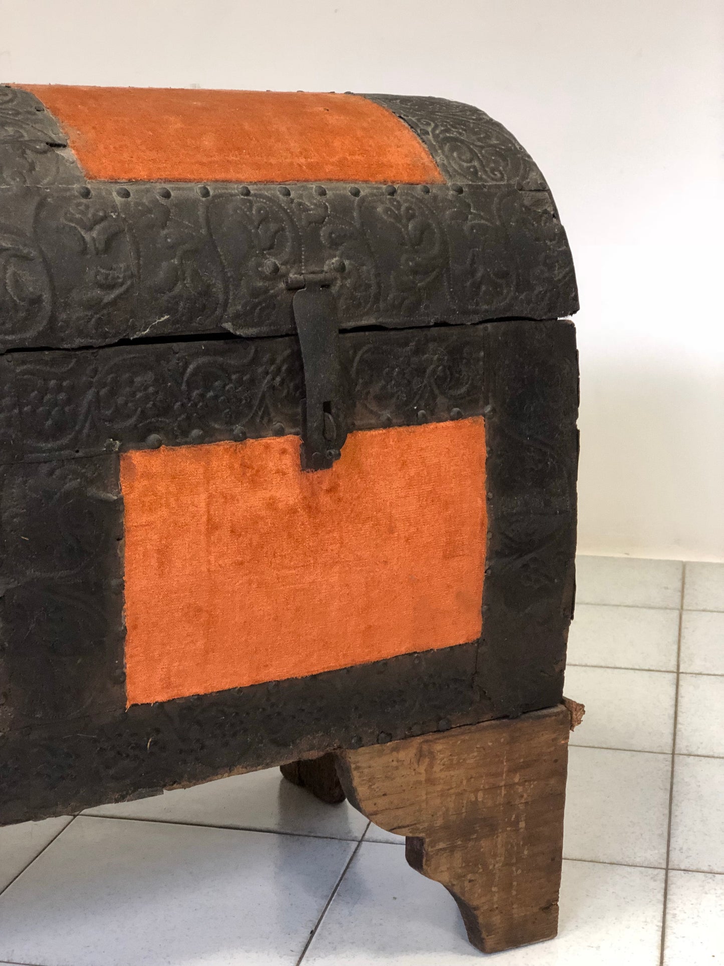 Baule legno lamierino tessuto . Venezia fine XVII secolo