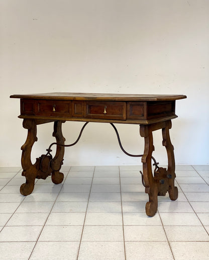 Walnut refectory writing table. Tuscany 18th century