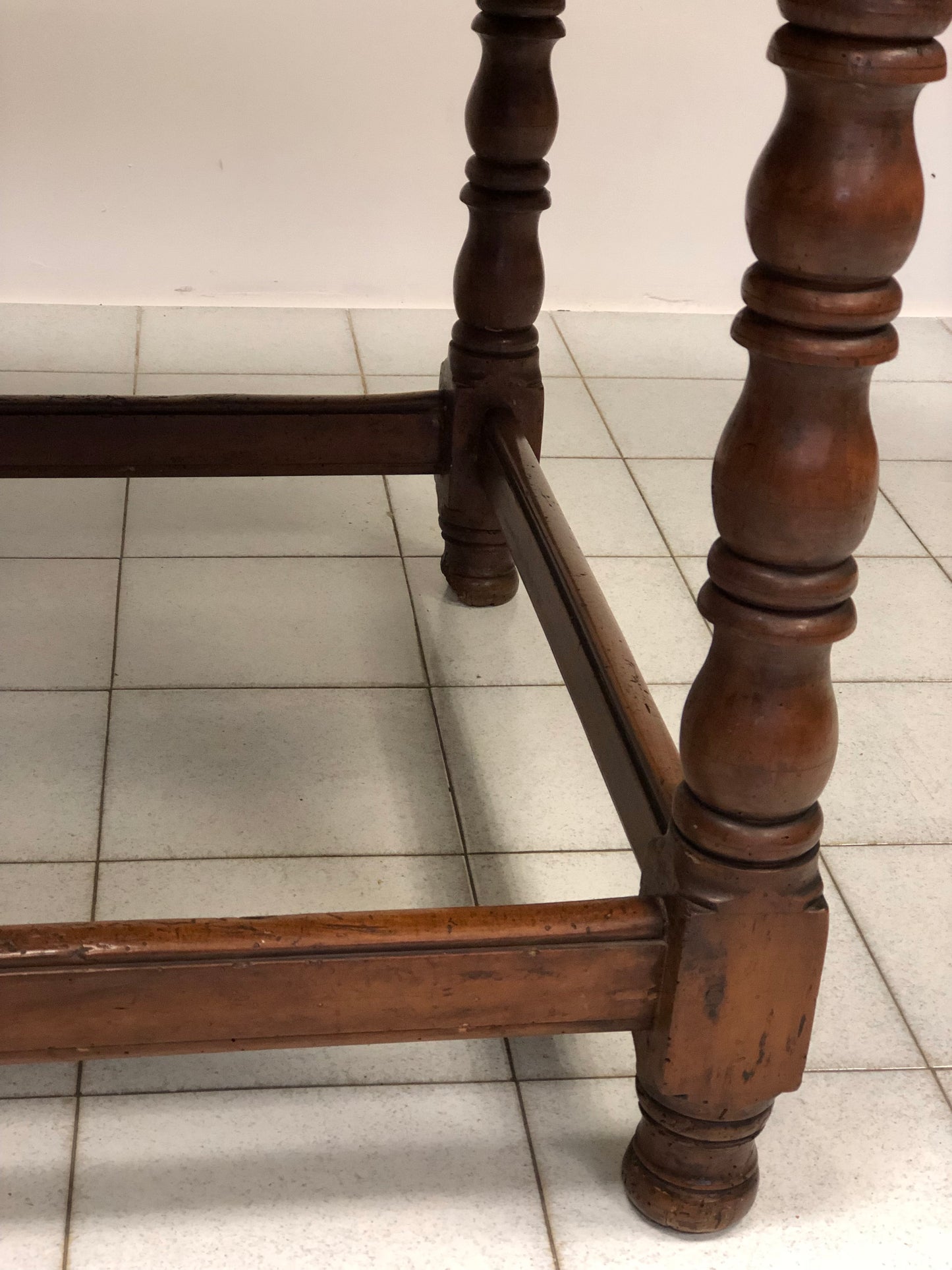 Walnut reel table. Emilia 18th century