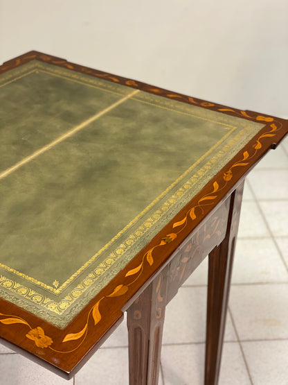 Tavolino olandese da gioco intarsiato . Fine XVIII secolo