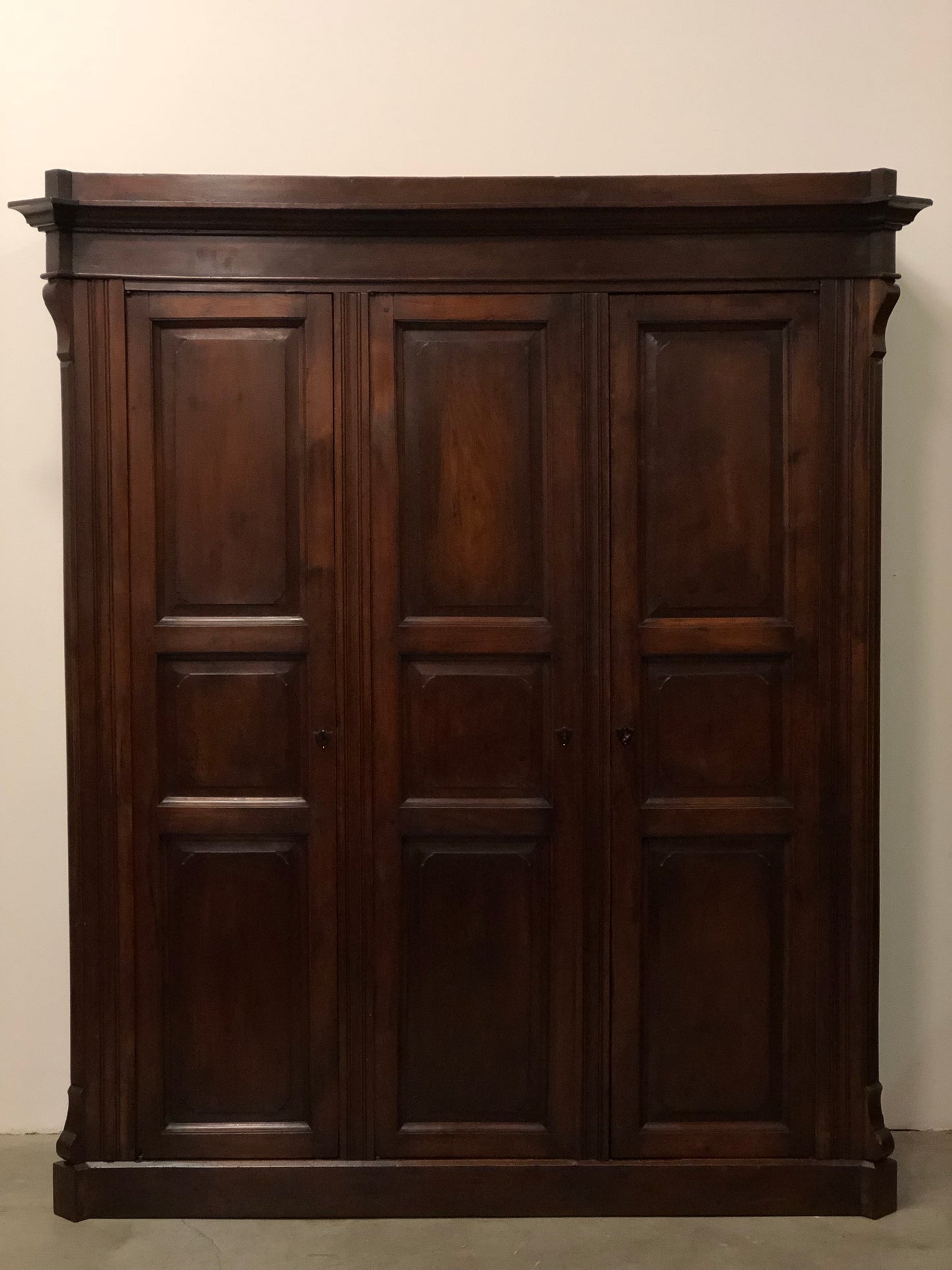 Lombard Carlo X wardrobe three doors walnut