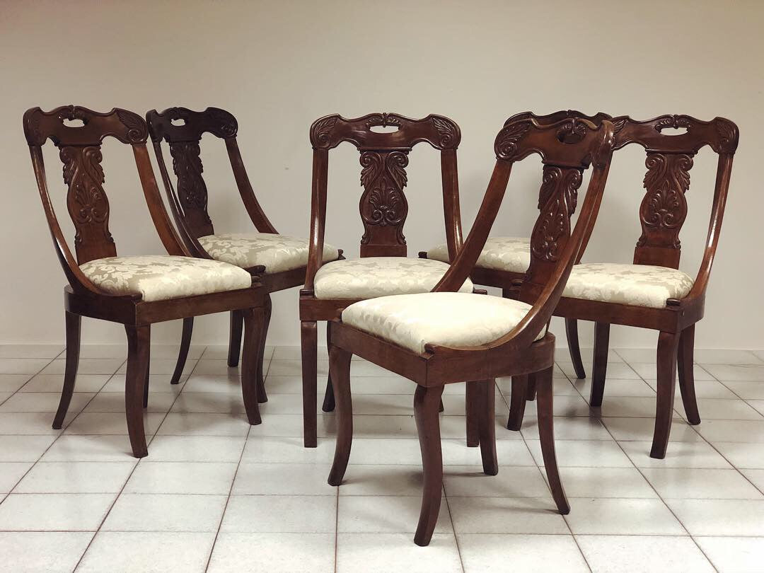 Six walnut gondola chairs. Early 19th century Lombardy