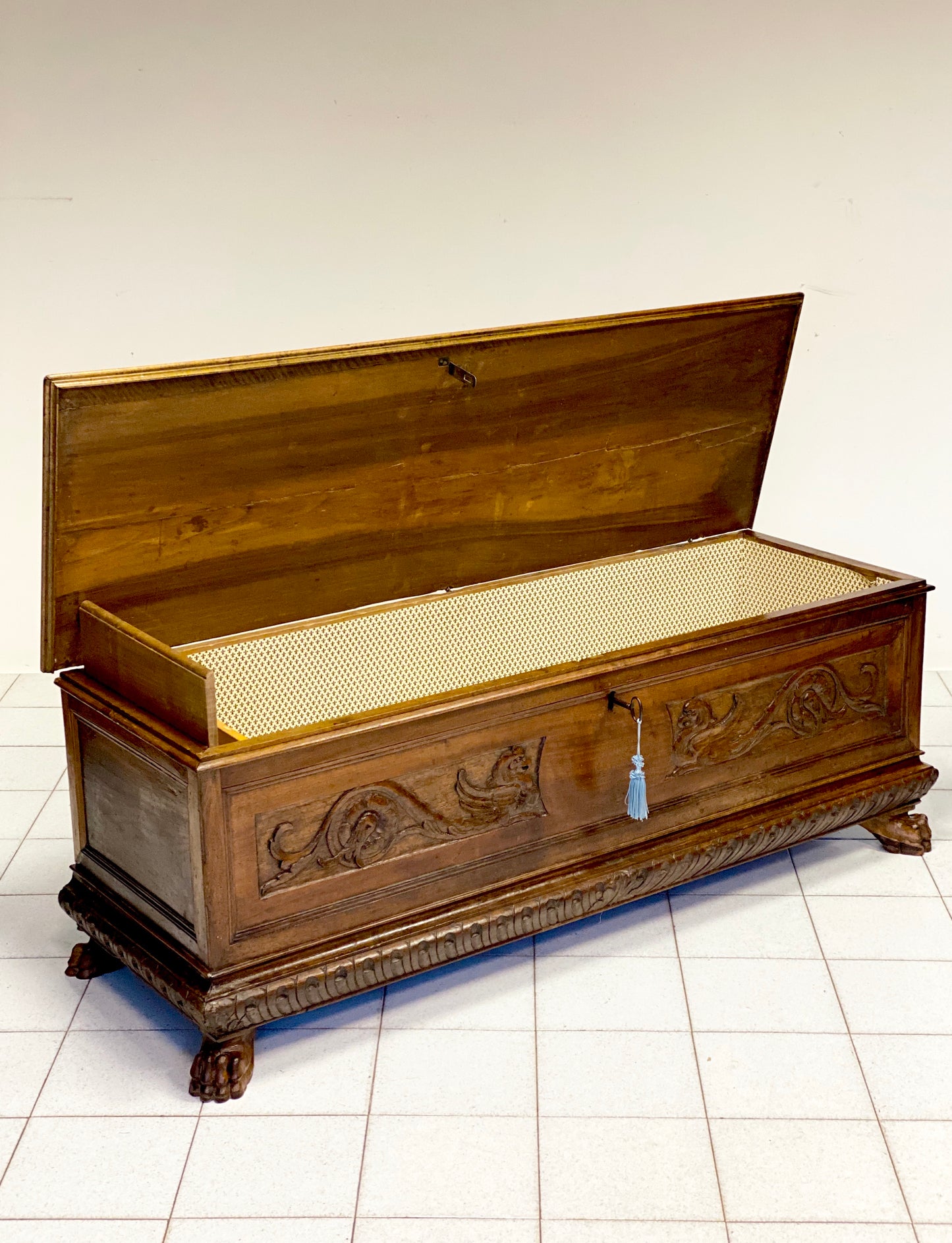 Carved walnut chest. Modena Bologna early 17th century