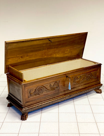 Carved walnut chest. Modena Bologna early 17th century