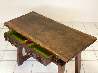 Walnut trestle table. Spain 17th century