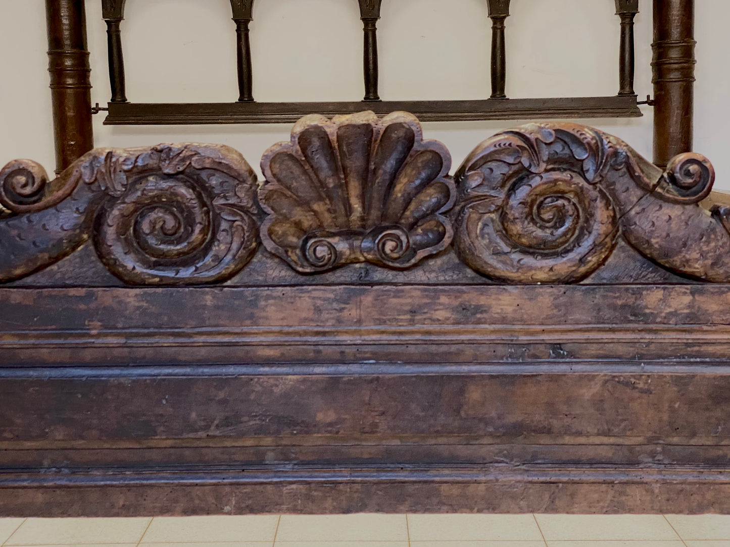 Double walnut bed. 17th century