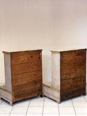 Coppia di inginocchiatoi laccati dipinti . XIX secolo