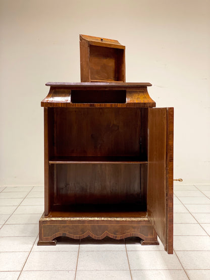 Credenza mobiletto radicato fine XIX secolo