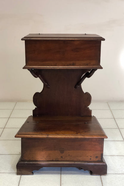 Walnut kneeler Emiliano Ferrarese. Louis XIV
