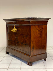 Cassettone Carlo X in piuma di mogano . XIX secolo (restaurato )