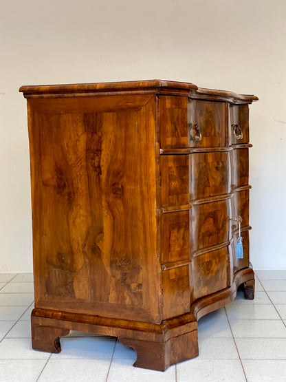 Credenza mossa sul fronte . Ferrara Luigi XIV fine 600