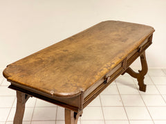 Tavolo scrittoio massello di noce. Emilia Toscana XVII secolo