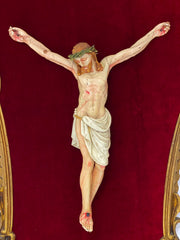 Cristo ligneo con cornice dorata coeva . Lombardia XVIII secolo