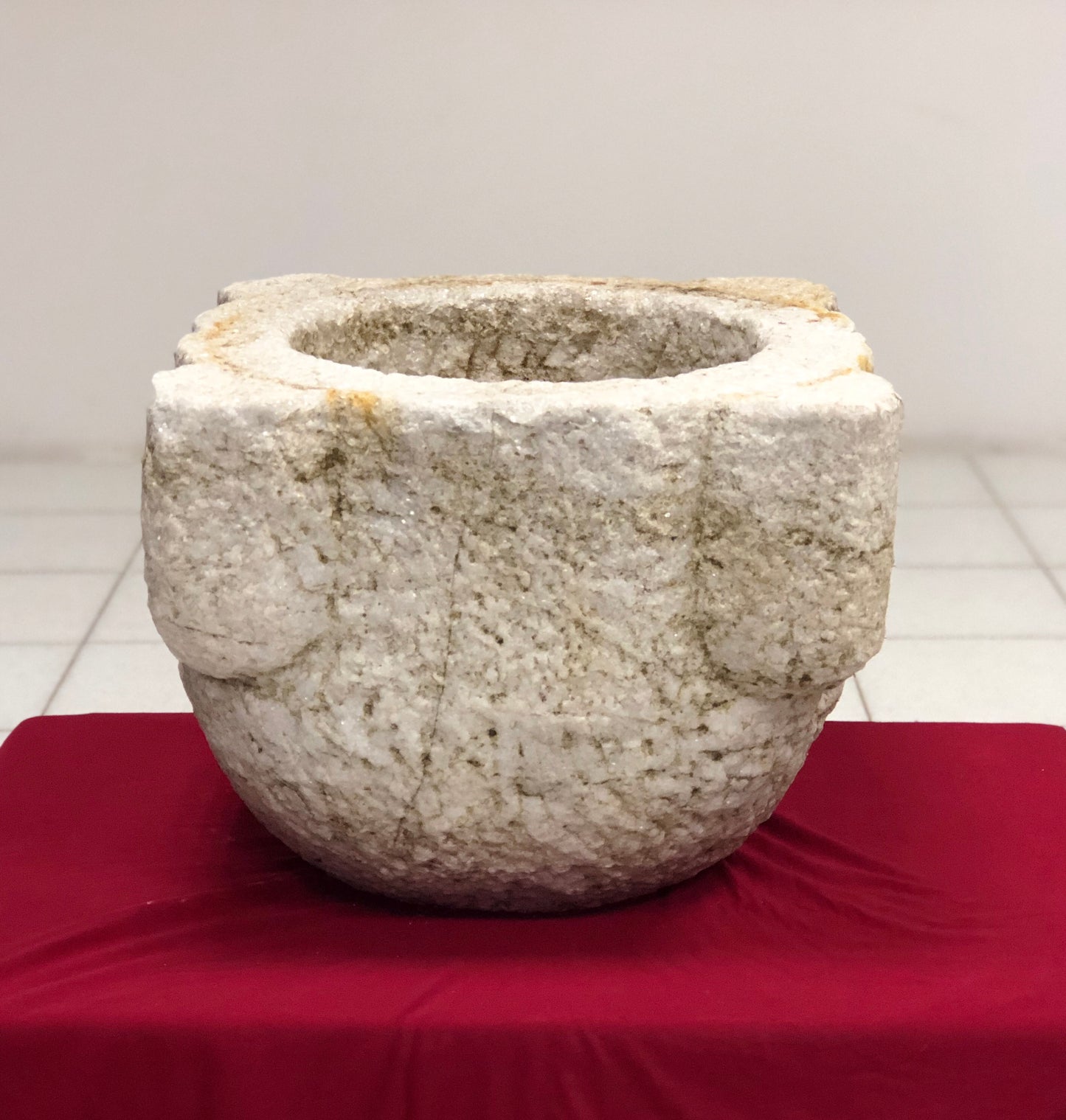 Mortaio in marmo di grandi dimensioni