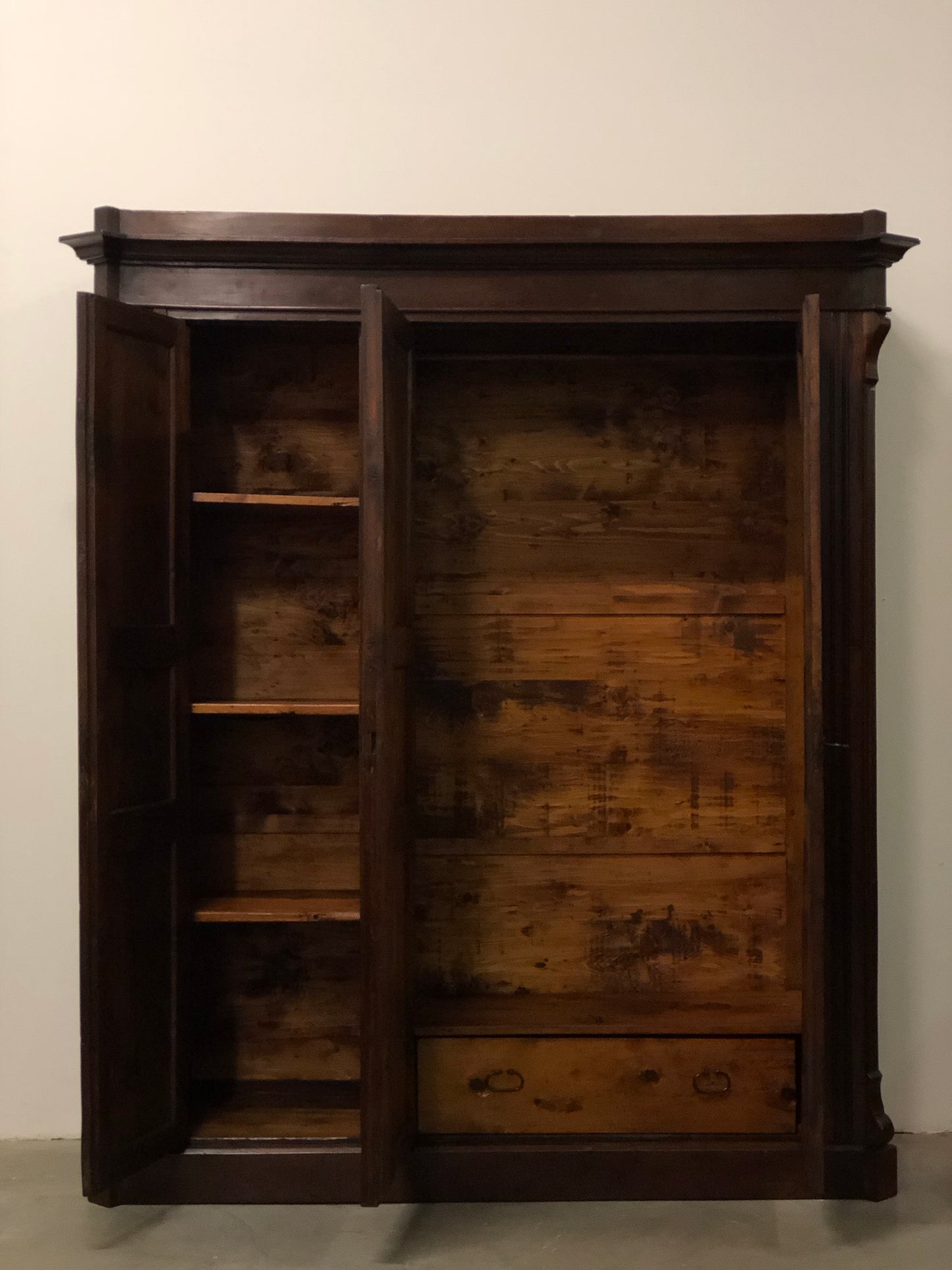 Lombard Carlo X wardrobe three doors walnut