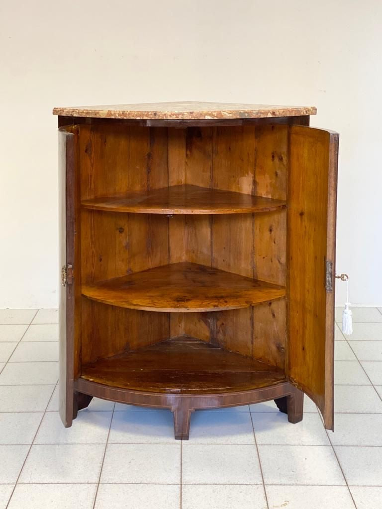 Angoliera bombata due porte epoca fine XVIII secolo