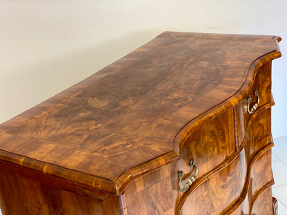 Credenza mossa sul fronte . Ferrara Luigi XIV fine 600