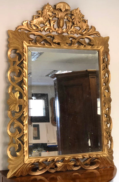 Specchiera in legno intagliato e dorato . Inizio XIX secolo
