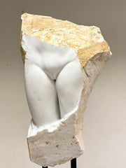 Busto in marmo Carrara .Nudo femminile inizio XX secolo