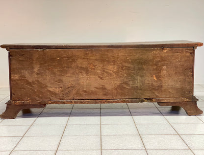 Cassapanca in noce. Brescia Cremona. Fine XVII secolo