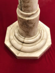 Colonna in marmo di Carrara