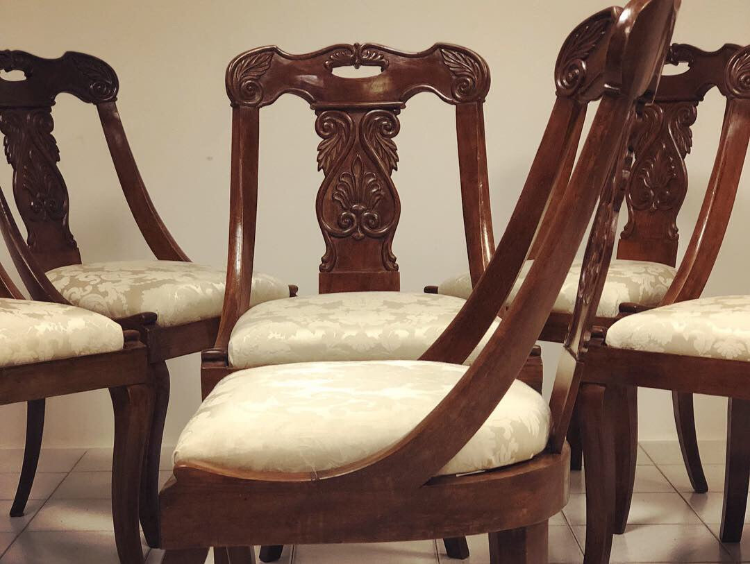 Six walnut gondola chairs. Early 19th century Lombardy